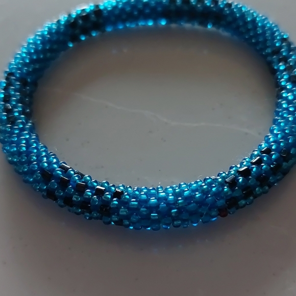 Blue and Black Beaded Bracelet - Picture 2 of 3